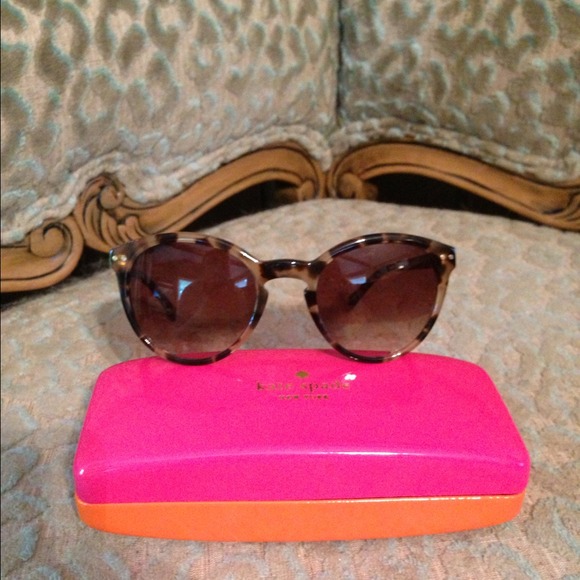 *SOLD!* Kate Spade Sunglasses - Picture 3 of 3