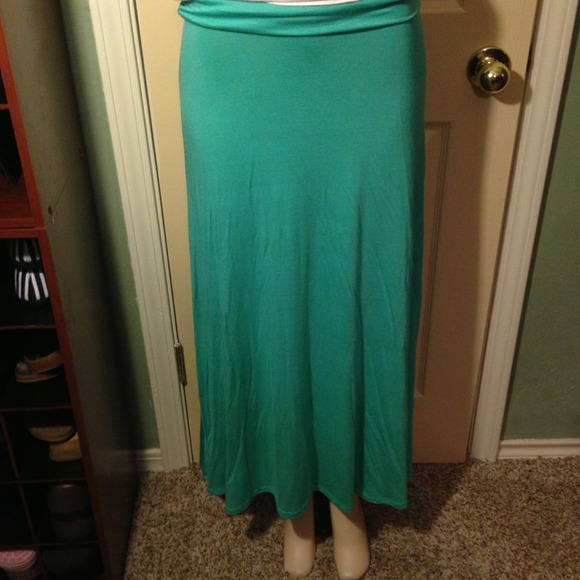 💥SOLD💥 Very pretty maxi skirt