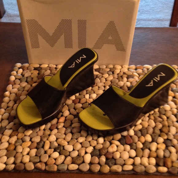 New wedge sandals