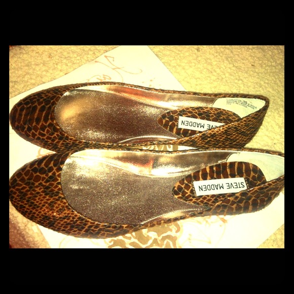 **SOLD** Steve Madden leopard print flats