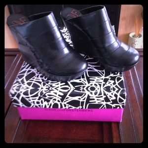 NWT Diane Von Furstenberg Octavia Wedges