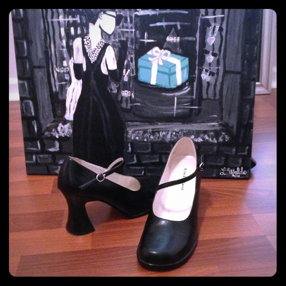 ❤❤Sold in a bundle❤❤ Unlisted Mary Jane heels!