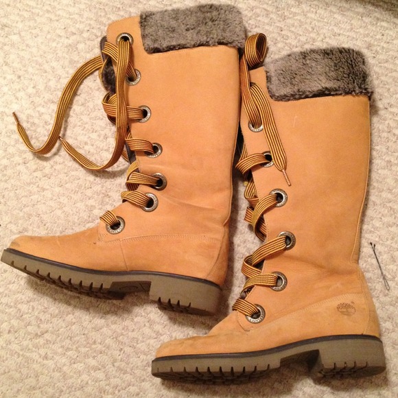 Recuced! ✂Wheat timberland boots with fur lining.