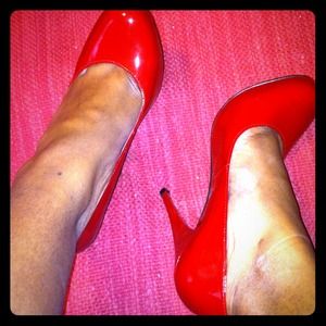 STEVE MADDEN Cute patent leather heels