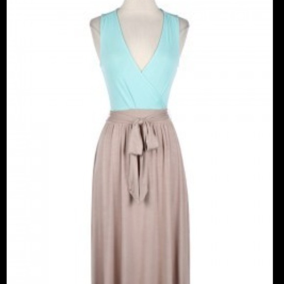 Dresses & Skirts - Brand news I dress