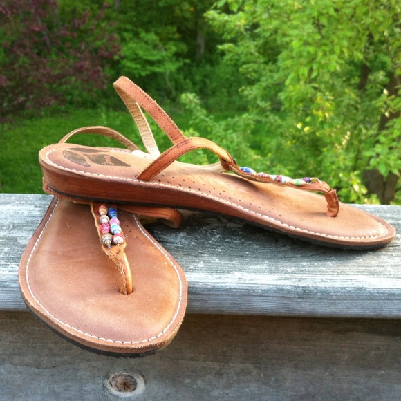 Beachy cushy footbed ! Embellished .. - Picture 2 of 2