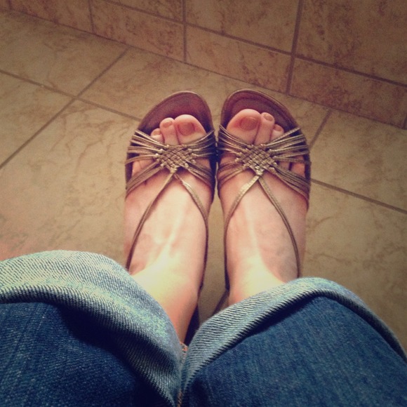 Kenneth Cole Reaction Gold Metallic Strappy Wedge