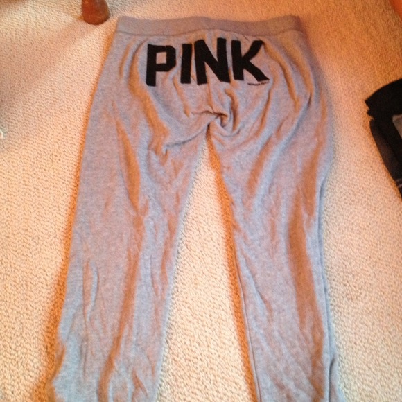 🚫 SOLD 🚫 Gray PINK cropped sweatpants - Picture 2 of 4