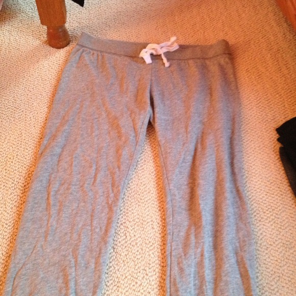 🚫 SOLD 🚫 Gray PINK cropped sweatpants - Picture 3 of 4
