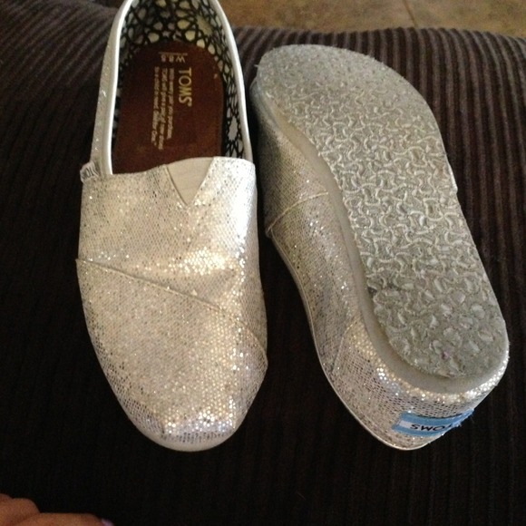 Silver glitter toms! - Picture 2 of 3