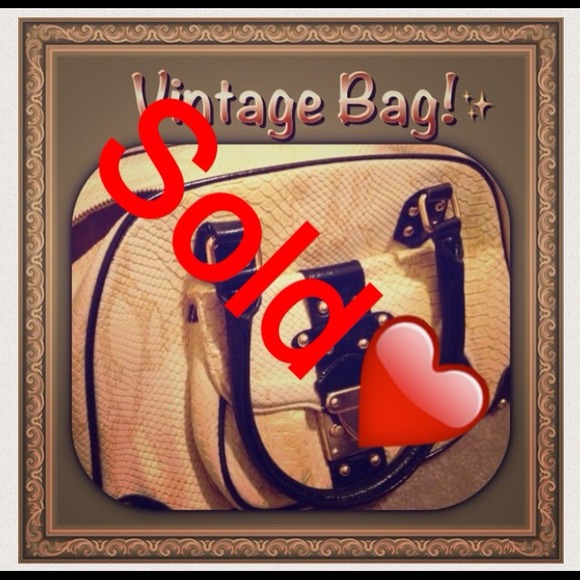 🔥Reduced-HOTT YELLOW *VINTAGE** inspired Handbag!