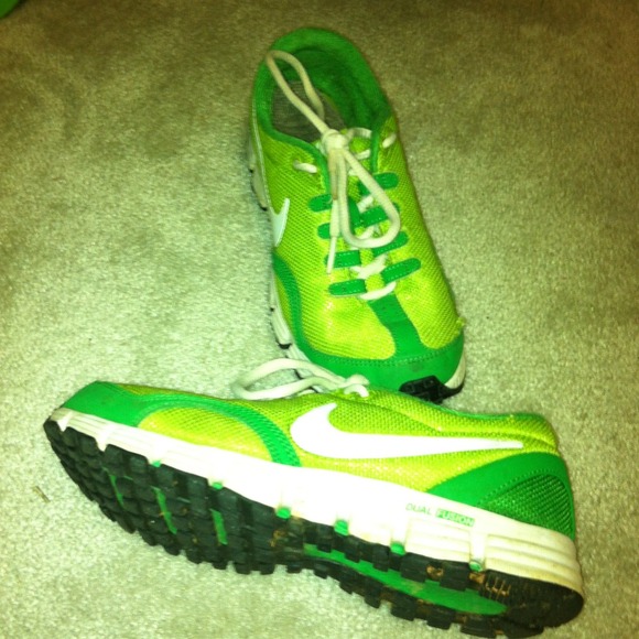 Green nikes
