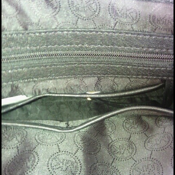 Authentic Michael kors grommet bag NOT FOR SALE!! - Picture 2 of 3