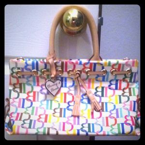 ⚡️NWT Dooney and Bourke Handbag with coin purse!