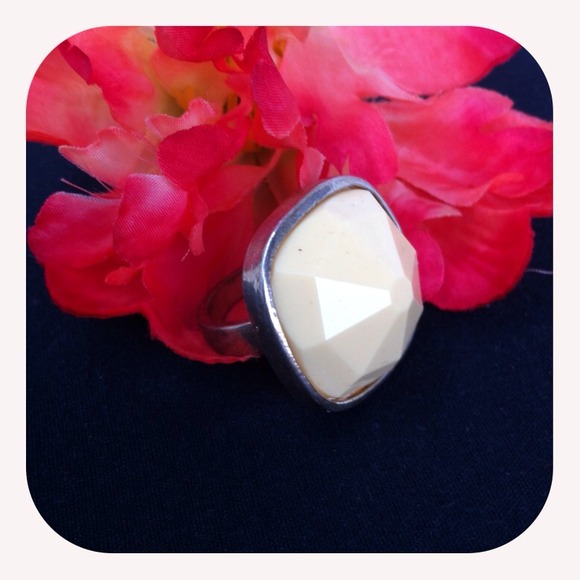 Chunky Cream Spiders-web Ring