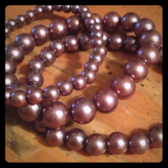 Purple pearly beaded bracelet