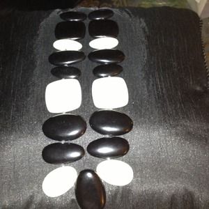 CHICOS BLACK AND WHITE NECKLACE 18" LONG!