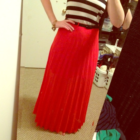 Pleated skirt.