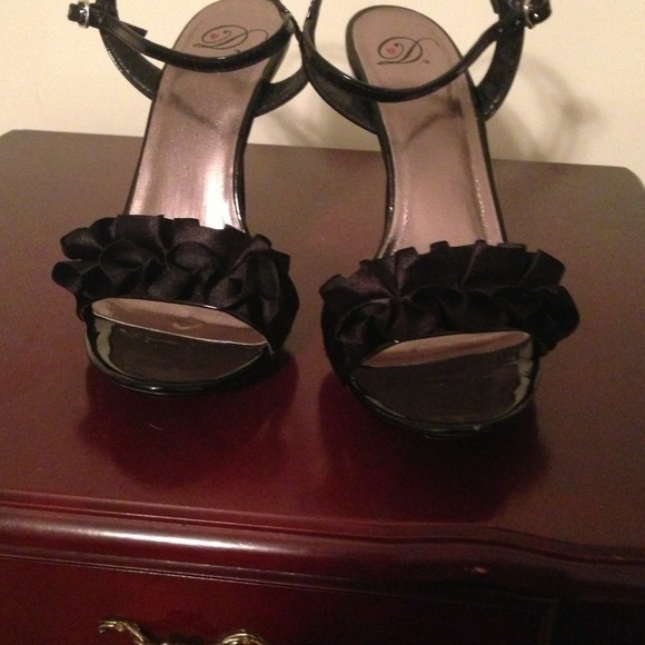 Sexy black stilettos!!! - Picture 2 of 4