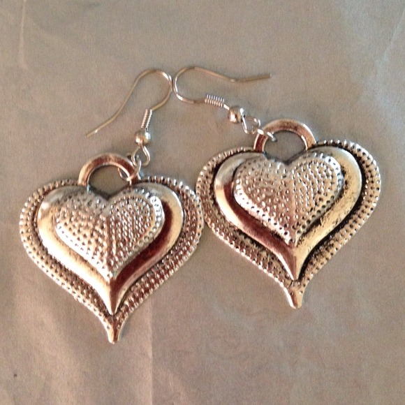 Be Seen Sales Jewelry - Hearts in Tibetan Silver