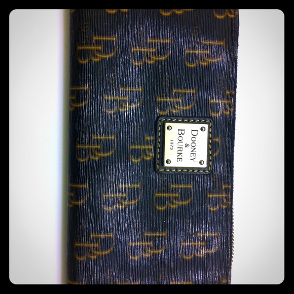 Dooney & Bourke Wallet. Great condition! - Picture 1 of 4