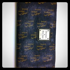 Dooney & Bourke Wallet. Great condition!