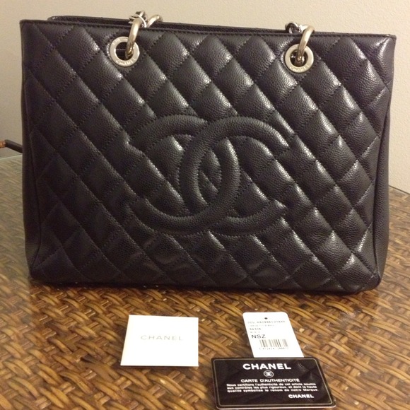"Not for sale" - Authentic Chanel bag & WOC + more - Picture 2 of 4
