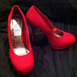 BRAND NEW RED SUEDE HEELS!