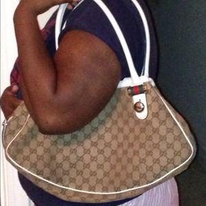 Authentic Gucci purse like new only wore once