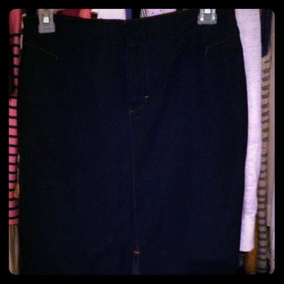 Dollhouse jean skirt