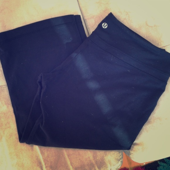 ***SOLD***Lululemon cropped wunder under workout