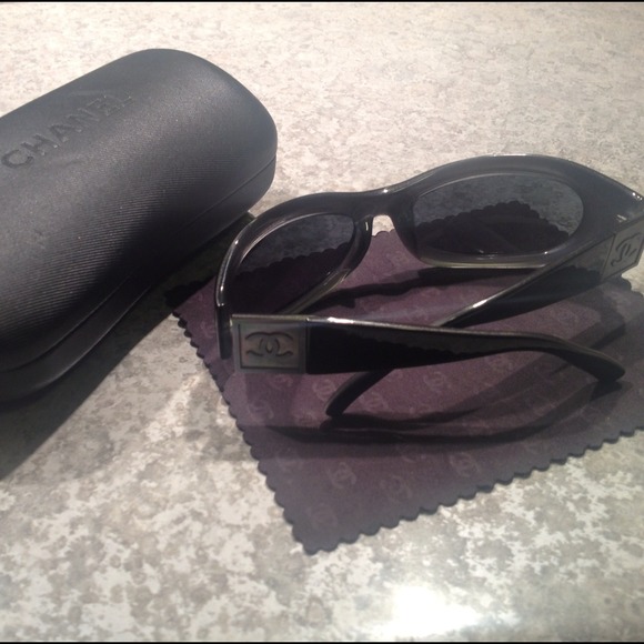 🎉REDUCED!!🎉 Chanel Sunglasses 5069-H - Picture 1 of 6