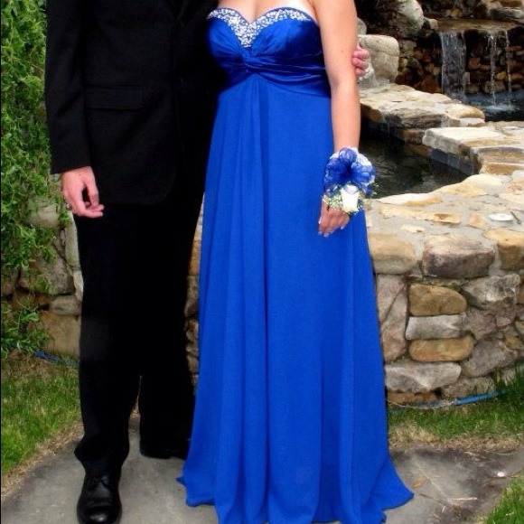 Pretty blue prom dress!