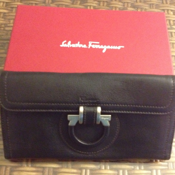 💢Reduced💢Authentic Ferragamo Handbag & Wallet - Picture 2 of 3