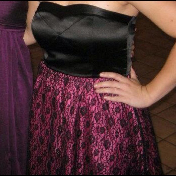 Short dress with lace overlay on fushia