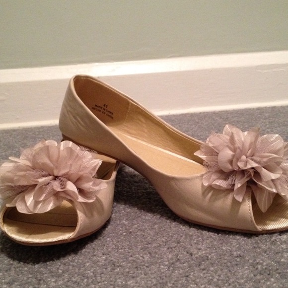 💢sold Adorable Aldo flower flats