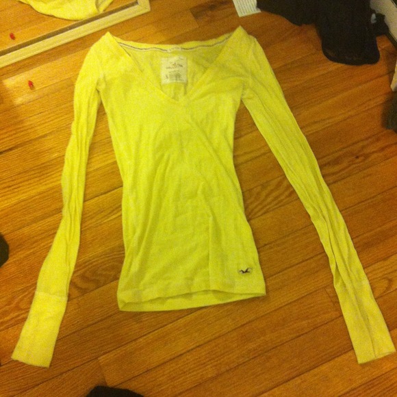 Hollister v-neck