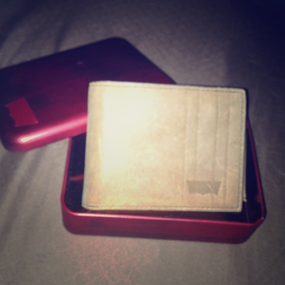 👍 A Men's Levi's Wallet🌟