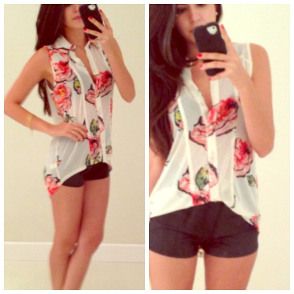 Tops - SOLDinBUNDLE Sleeveless Floral High Low Blouse S