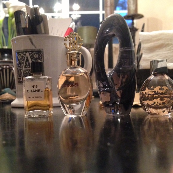 🌸CHANEL N5, Roberto Cavalli, etc etc perfumes🌸