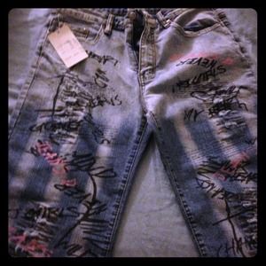 Never worn capris says 14 more like 10/12