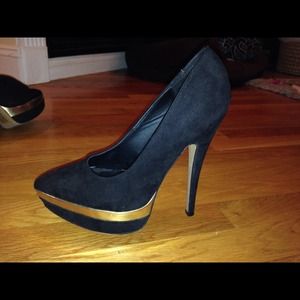 Forever 21 black & gold heels