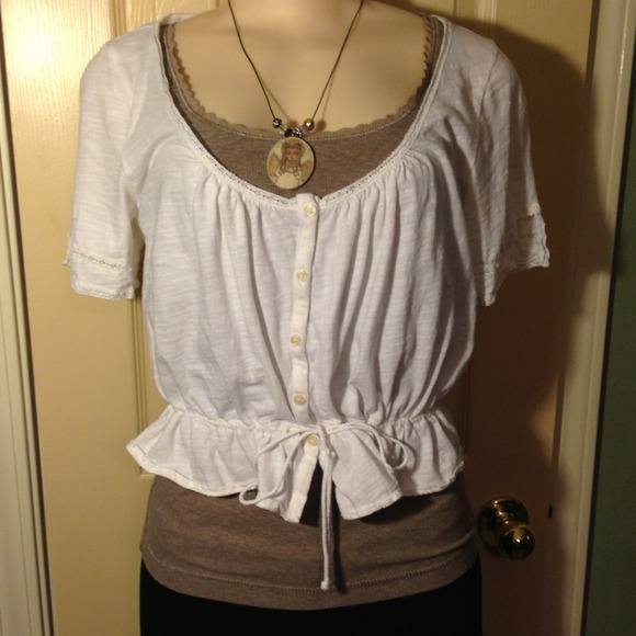 💥SOLD💥 American Eagle eggshell top
