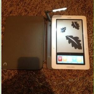 First Generation Barnes & Noble Nook..w/case&lite