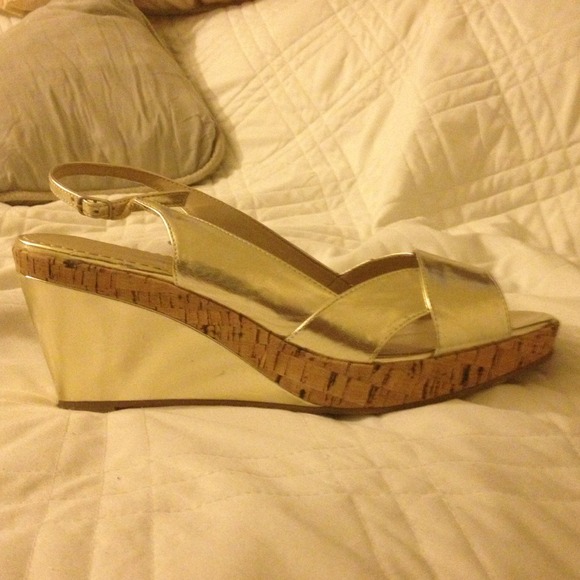 Gold 3 in wedges !