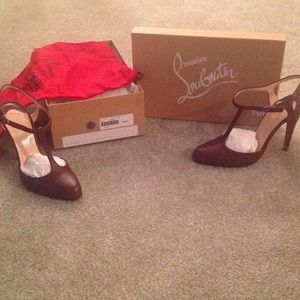 🔸SOLD🔸Christian Louboutin Burgundy Tstrap Heel
