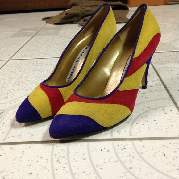 Colorful stripe heels