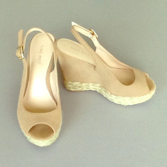 🚫Sold🚫Beige nine west heels