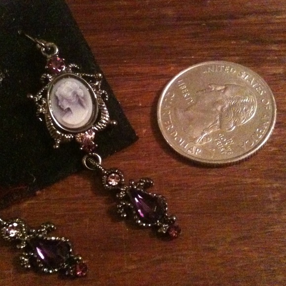 Bundled- Vintage inspired cameo earrings - Picture 2 of 5