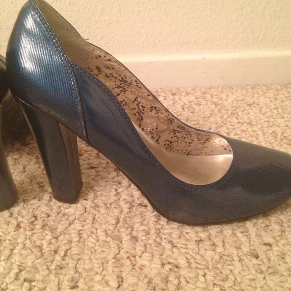 Teal quips high heels - Picture 3 of 4